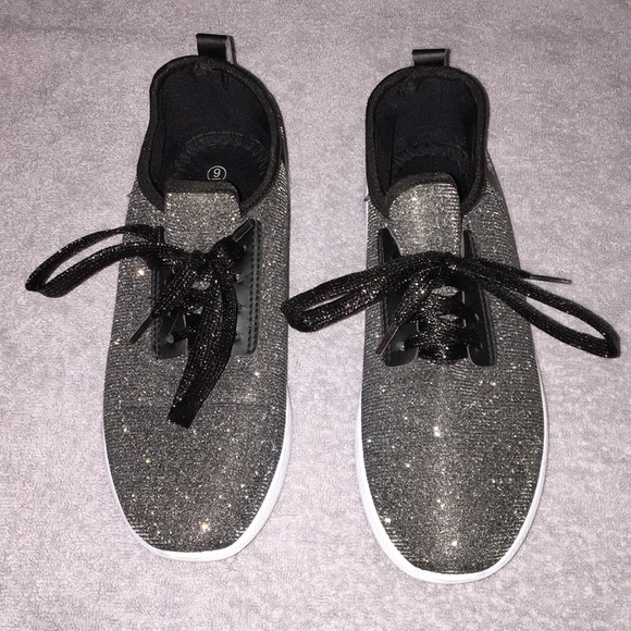 🚫SOLD🚫 Take A Walk Silver Glitter Sneakers - Picture 1 of 5